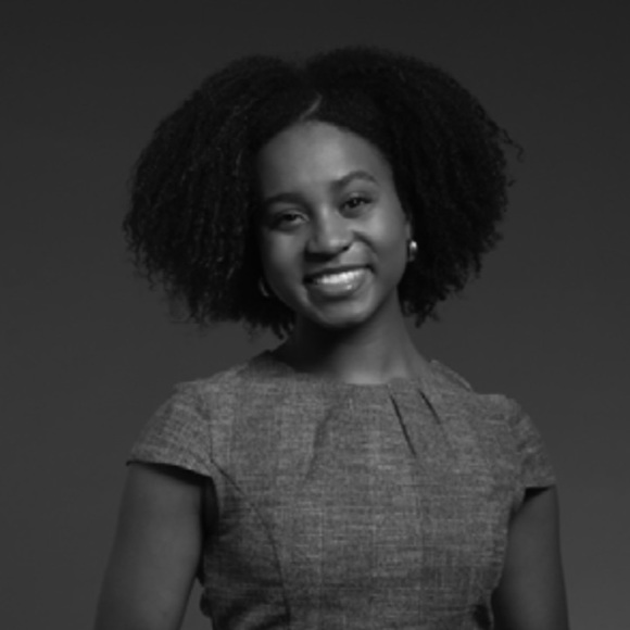 I’m a morning show producer with a love for comfortable fashion! - Picture 4 of 4